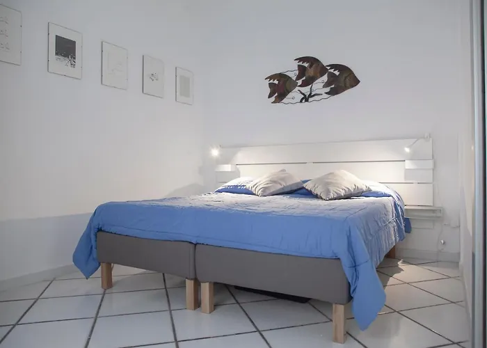 Poly'S HouseBed and Breakfast